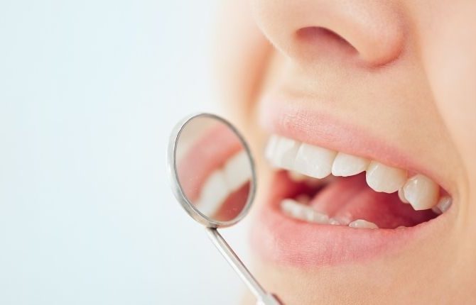 Sağlıklı Dişlere Sahip Olmak İsteyenlerin Dikkat Etmesi Gerekenler