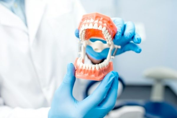 Çeneden Ses Gelmesi ve Çene Kıtlaması Nedenleri